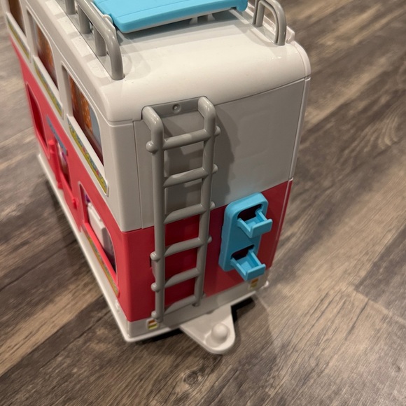 Peppa Pig Peppa’s Adventures Peppa’s Family Motorhome Toy playset - Picture 9 of 10